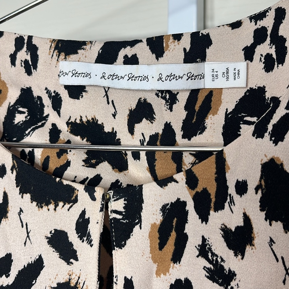 Revolve & Other Stories Leopard Animal Print Keyhole Long Sleeve Blouse Top 4 - Picture 4 of 11